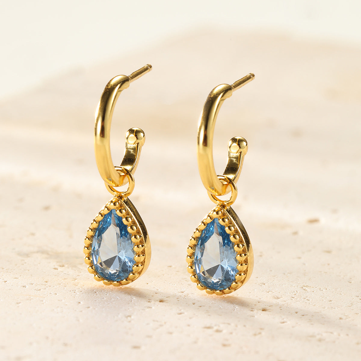Boucles d’Oreilles Creoles Birthstone Topaze Bleue Decembre Sterling Argent