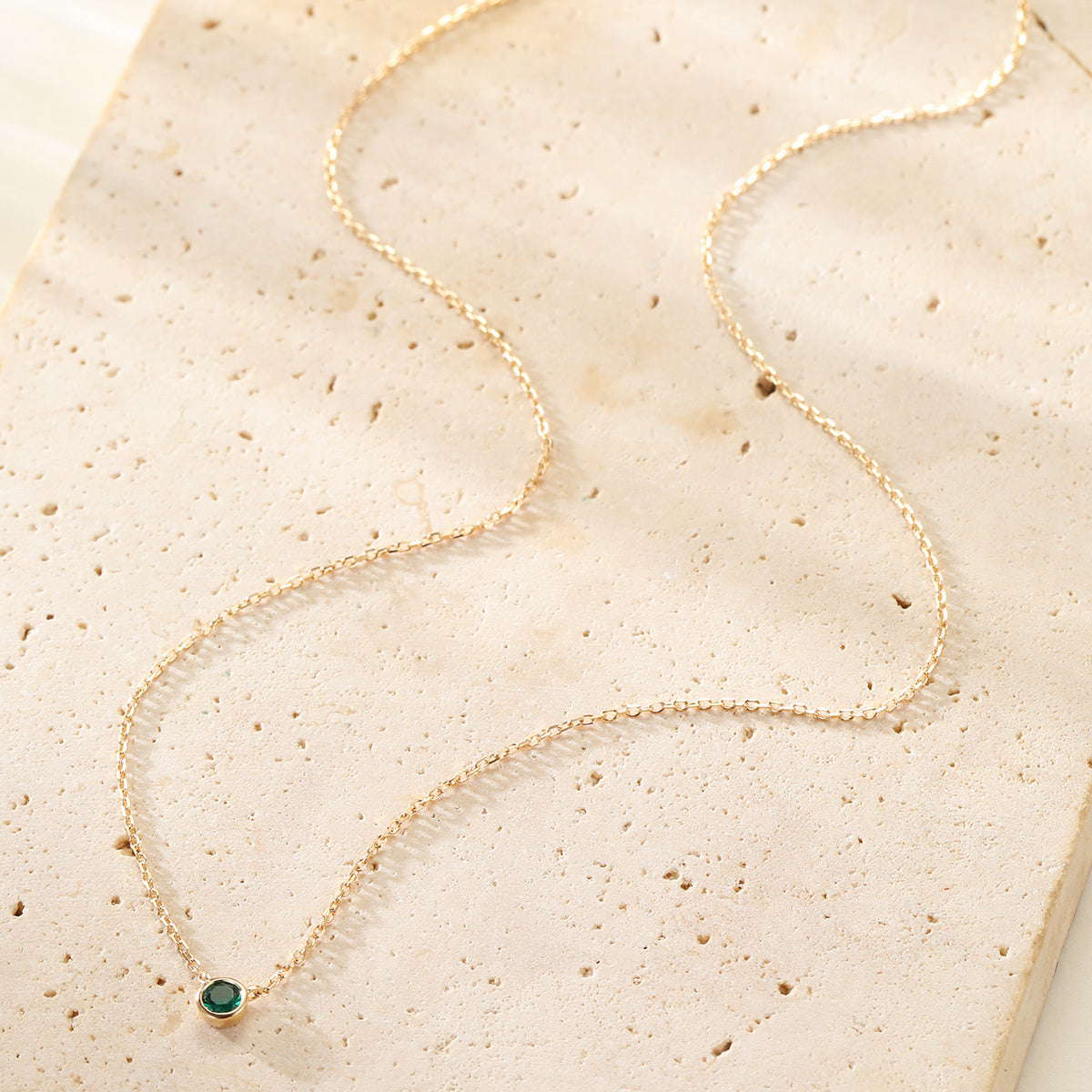 Collar Alma Eterna Oro Macizo 14K con Esmeralda