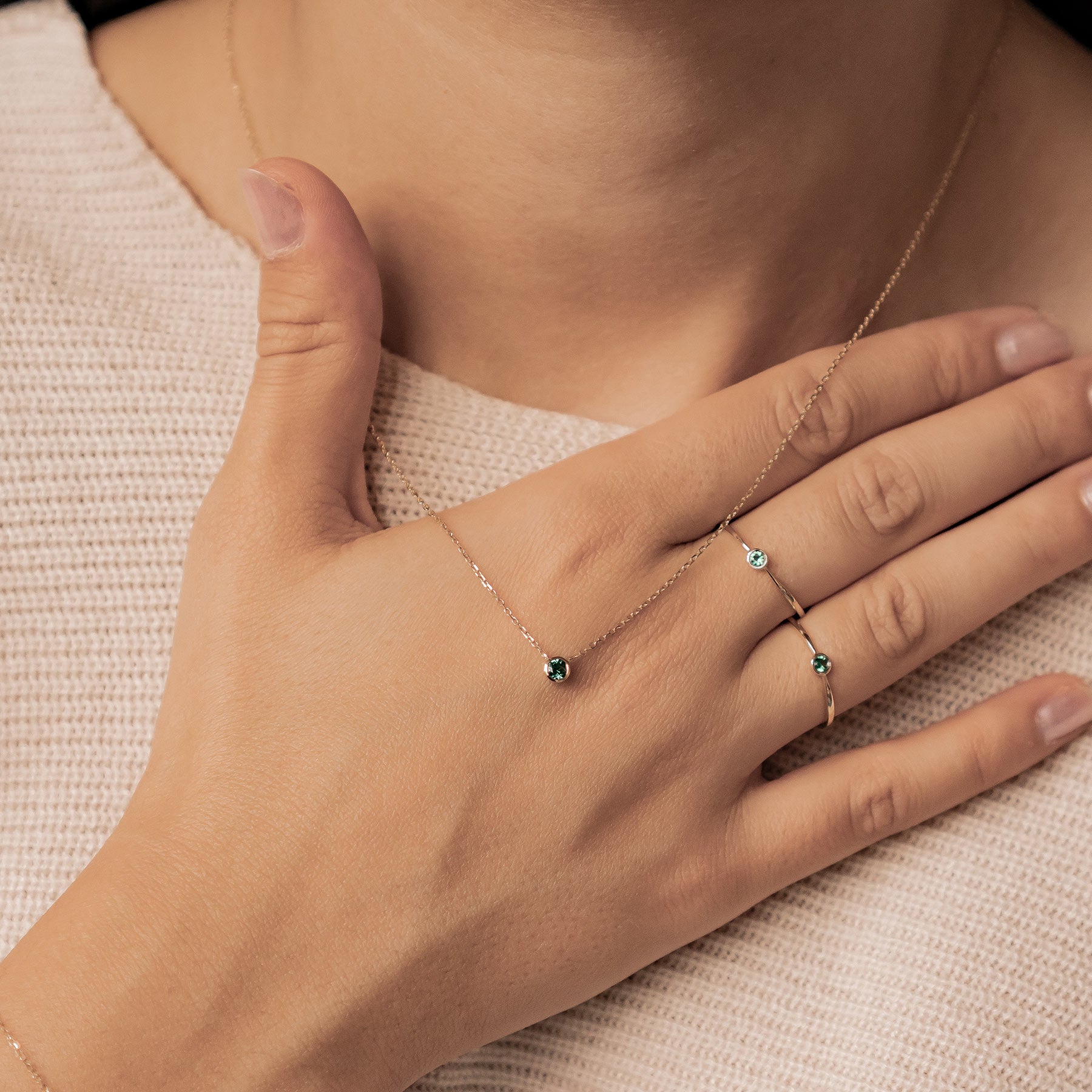 Collar Alma Eterna Oro Macizo 14K con Esmeralda