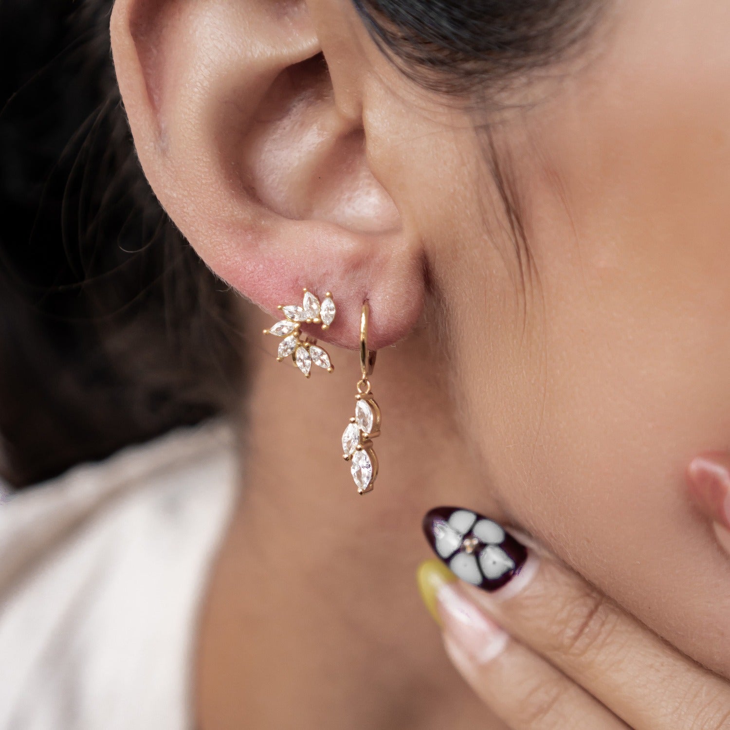 Pendientes Huggie Pétalo de Gema Plata de Ley 925