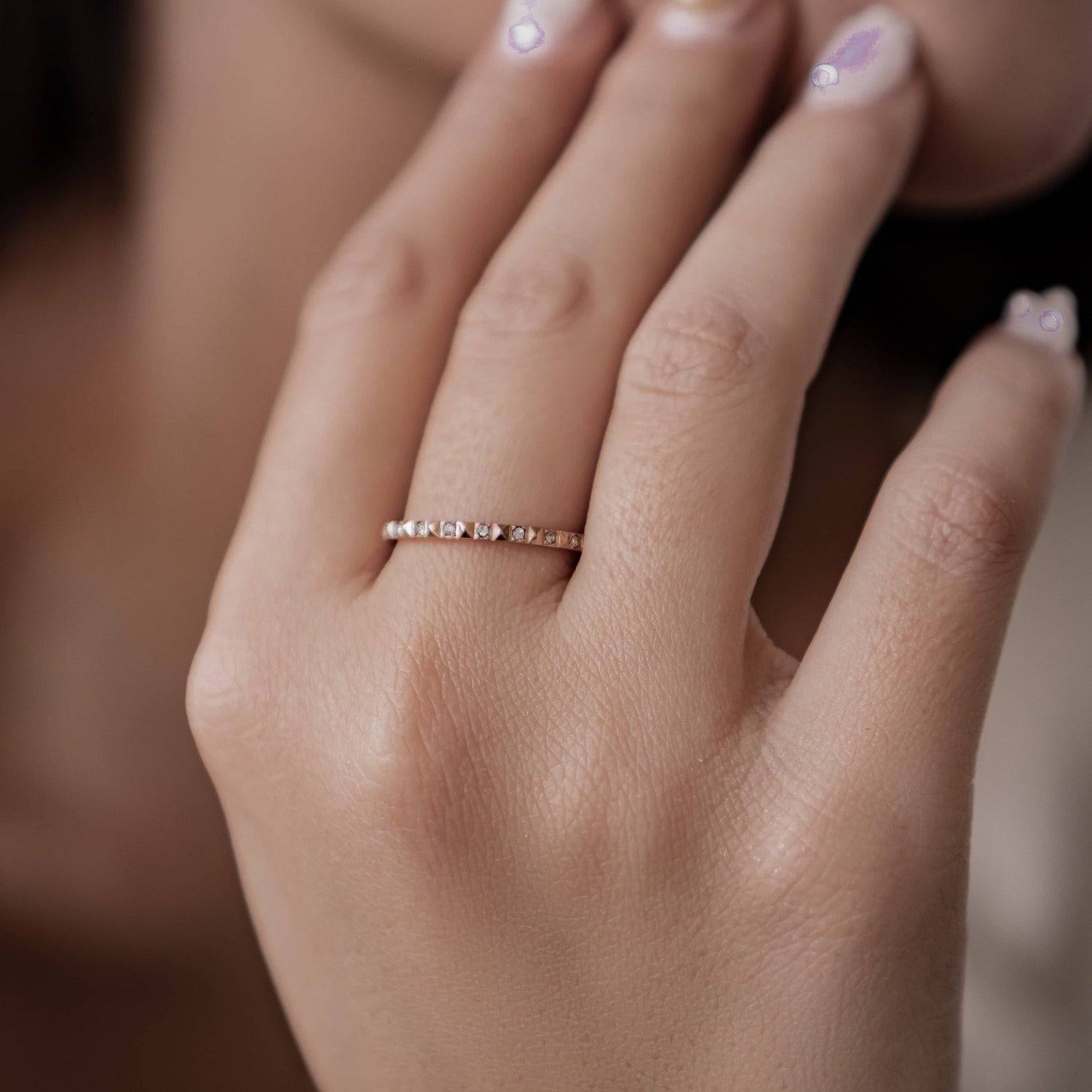 Edelstein Pyramiden Ring aus Edelstahl