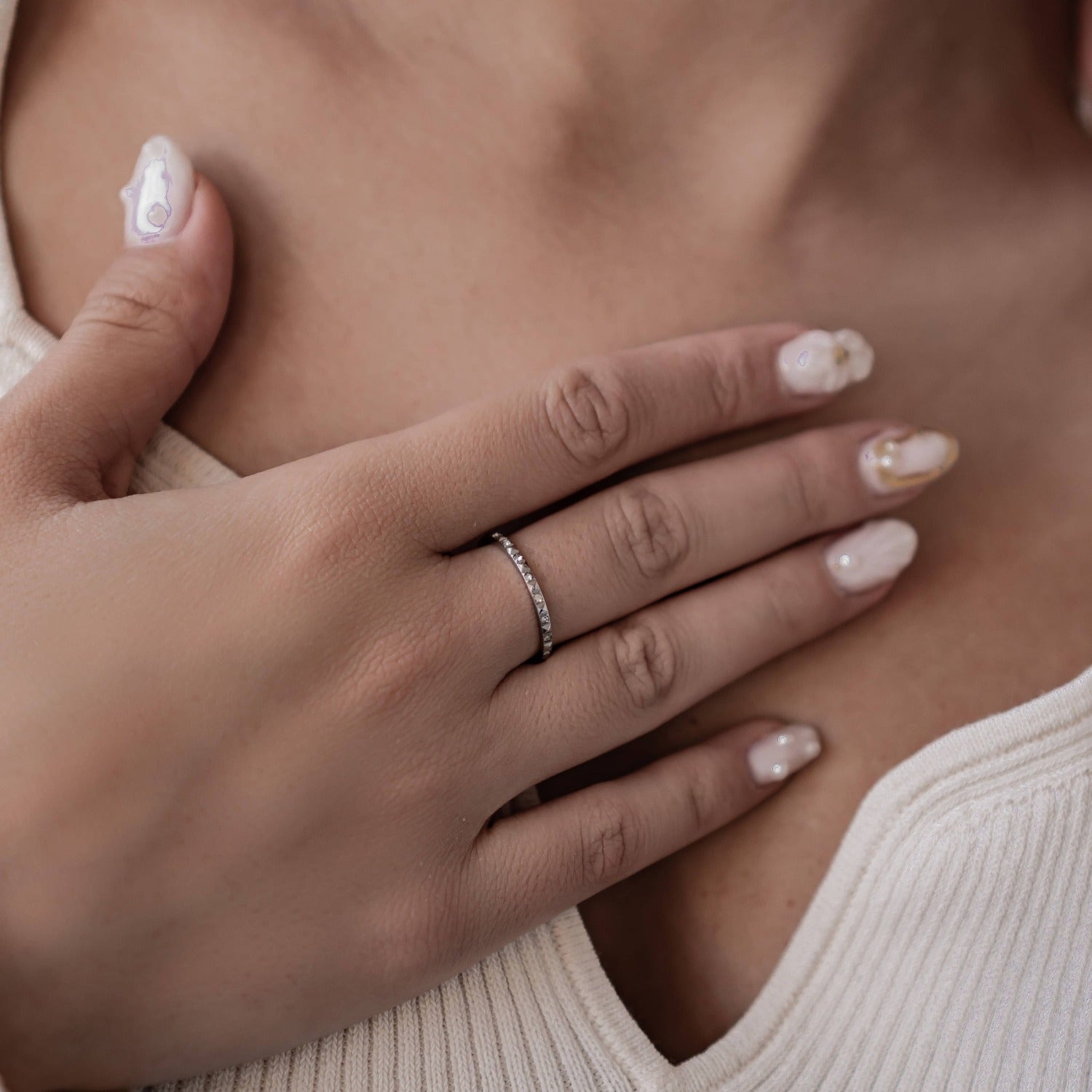 Edelstein Pyramiden Ring aus Edelstahl