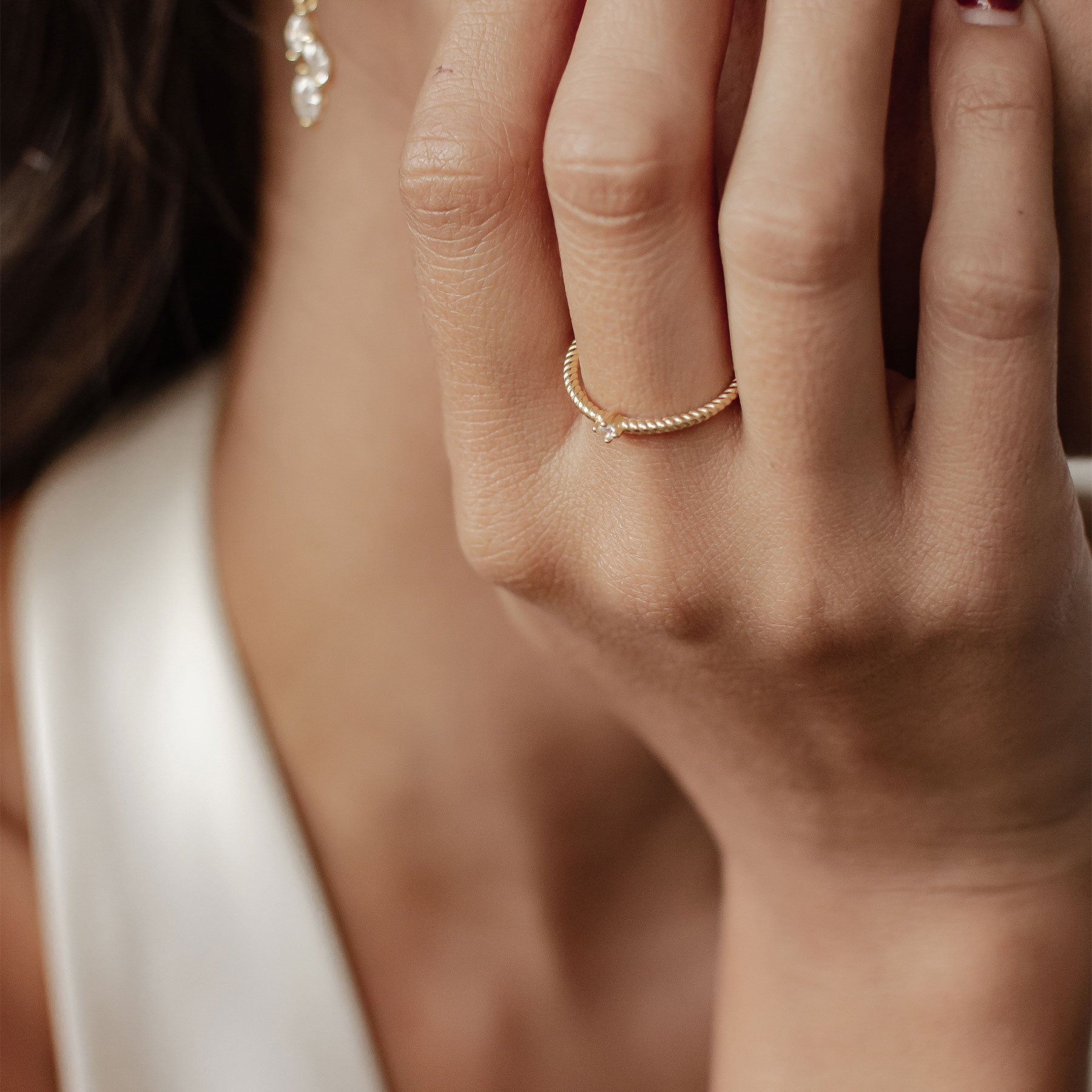 Anillo Torcido con Gema Plata de Ley 925 en Oro