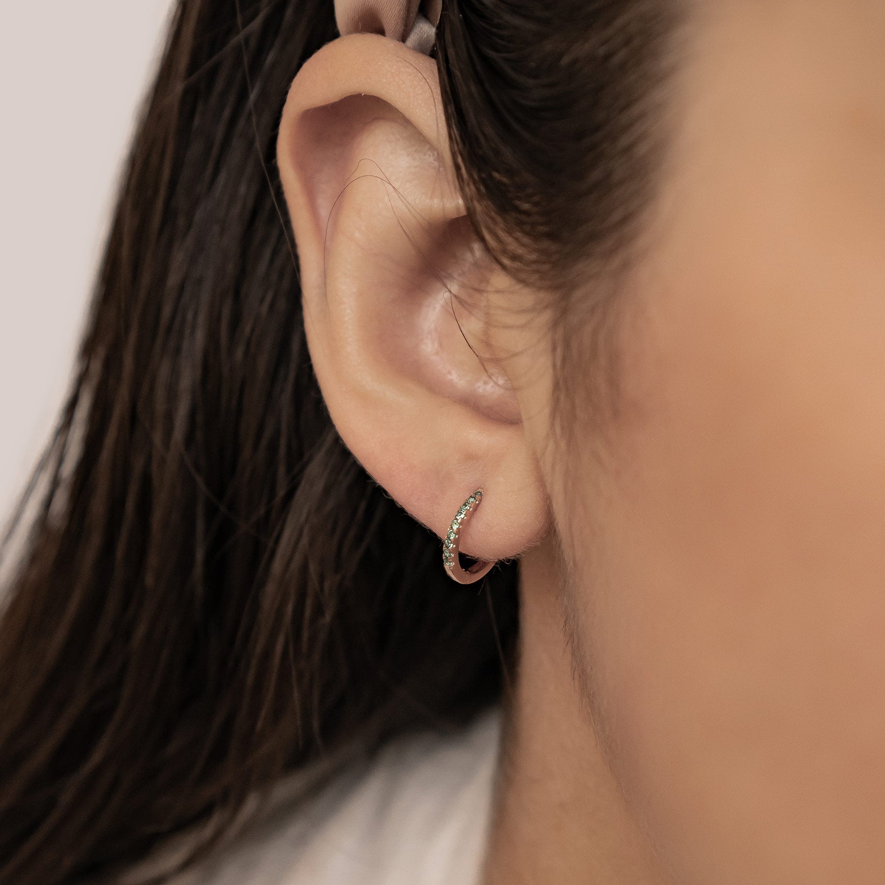 Pendientes Huggie Piedra Verde Plata de Ley 925