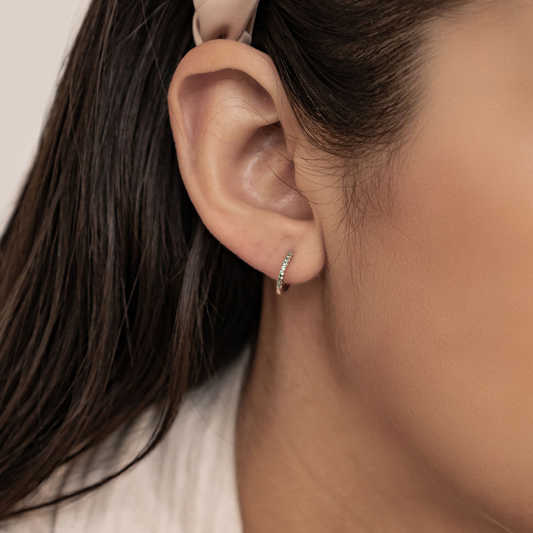 Pendientes Huggie Piedra Verde Plata de Ley 925