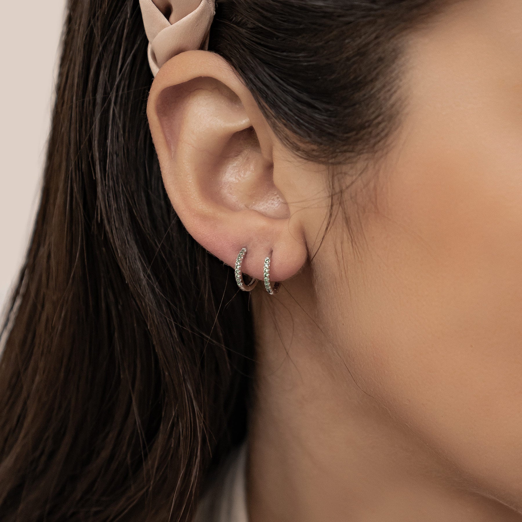 Pendientes Huggie Piedra Verde Plata de Ley 925