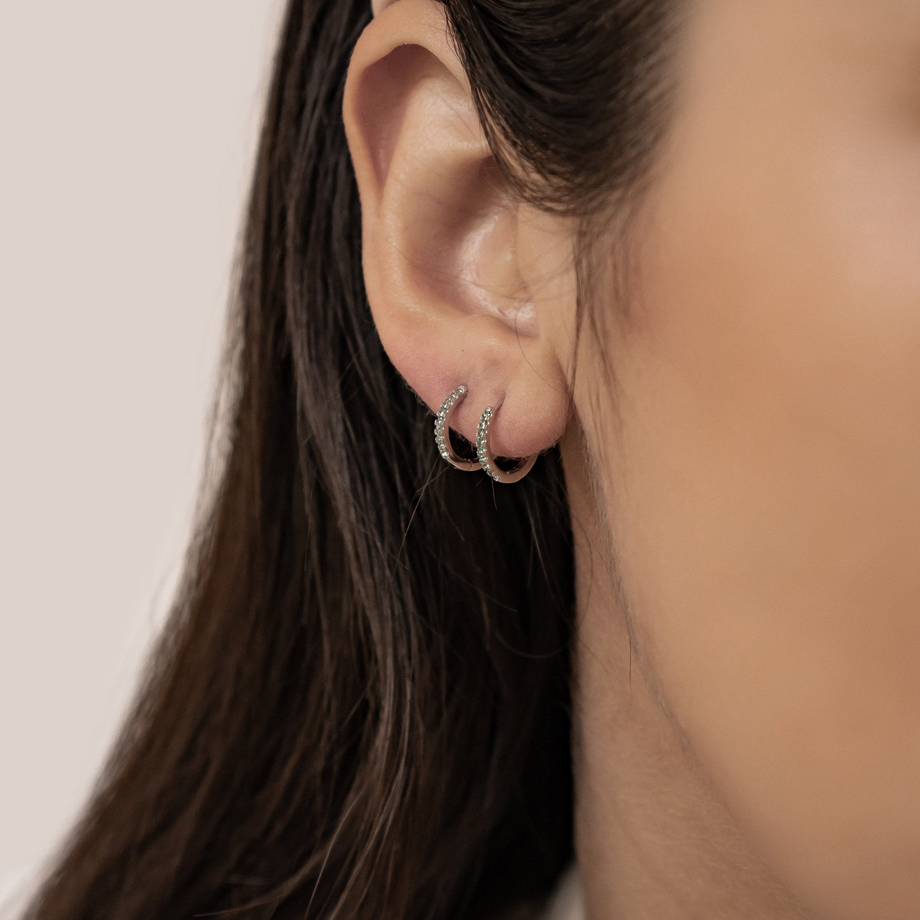 Pendientes Huggie Piedra Verde Plata de Ley 925