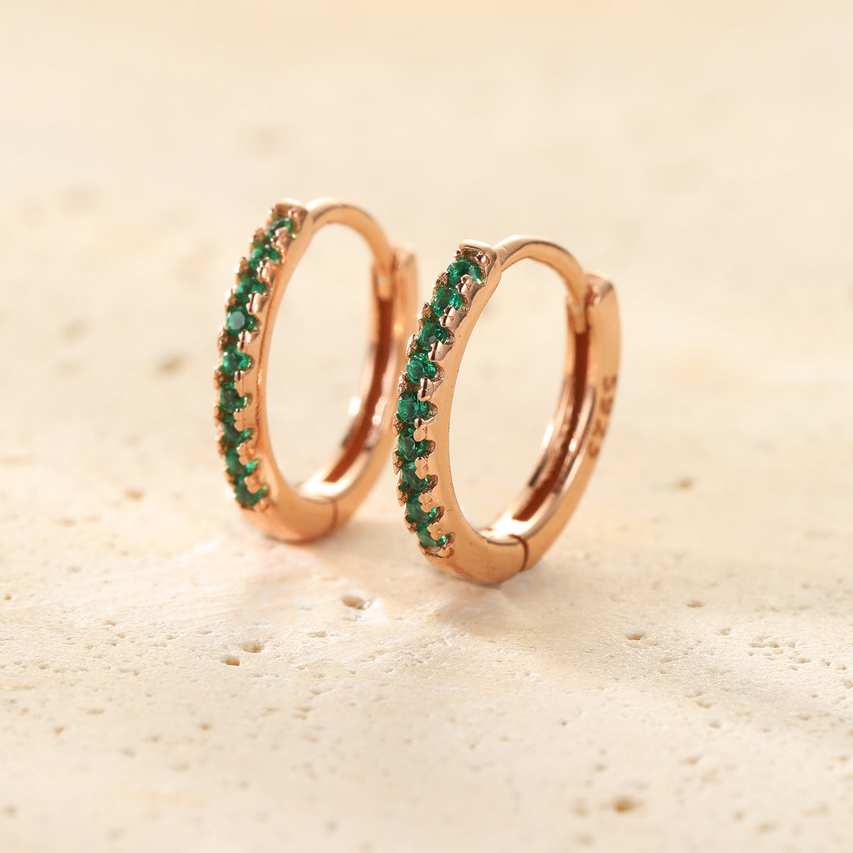 Pendientes Huggie Piedra Verde Plata de Ley 925