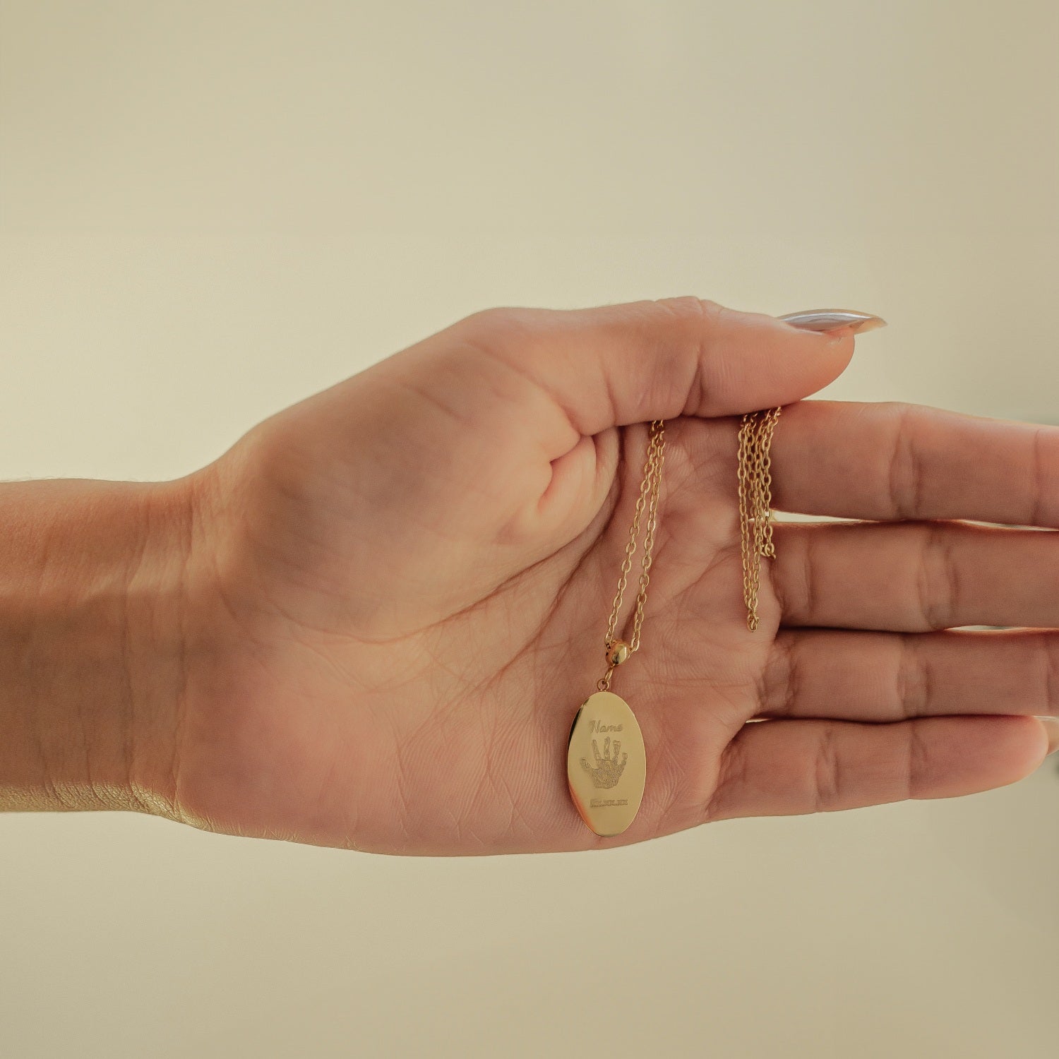 Collier Gravé de Main ou d’empreinte de Pied