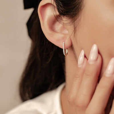 Pendientes Huggie Oval Iluminados Oro Macizo 14K 