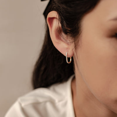 Pendientes Huggie Oval Iluminados Oro Macizo 14K 