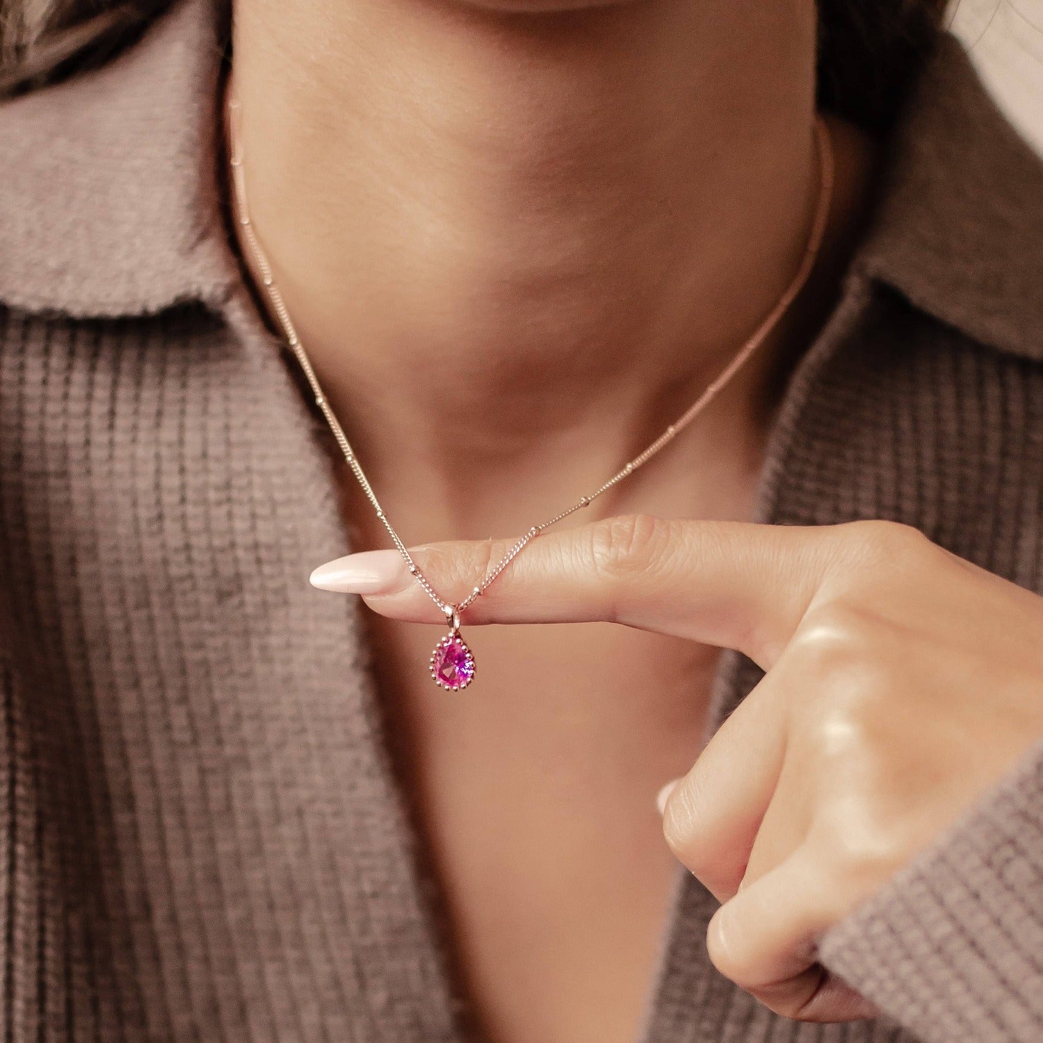 Collar Birthstone Julio Rubí Plata de Ley 925