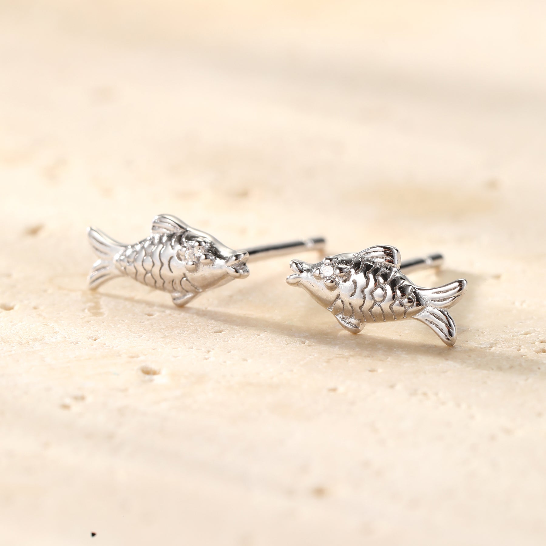 Boucles d’Oreilles Puces Poissons S’Embrassant Argent Sterling