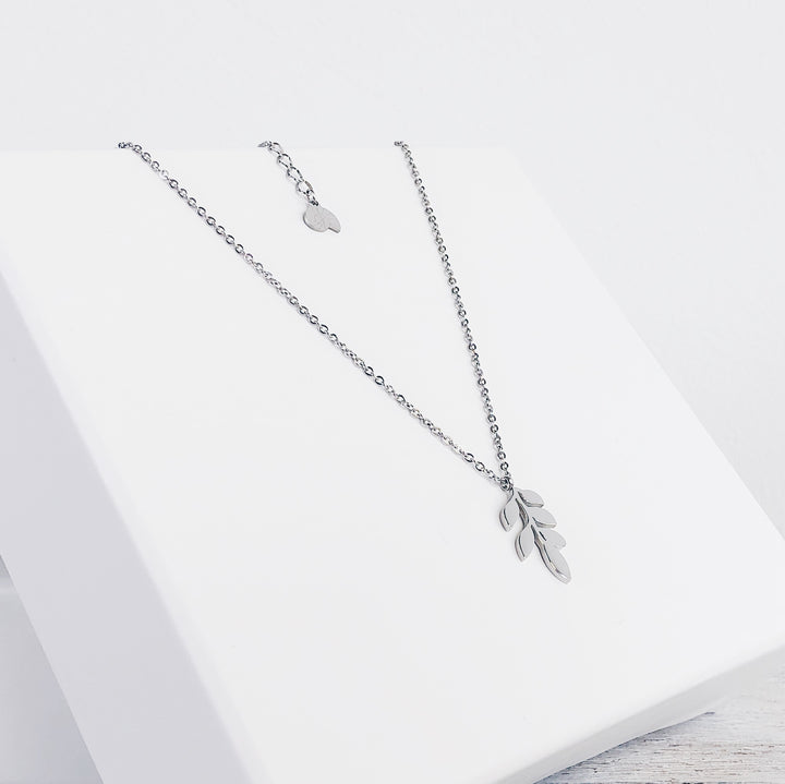 Collar de Hoja Bonita en Plata