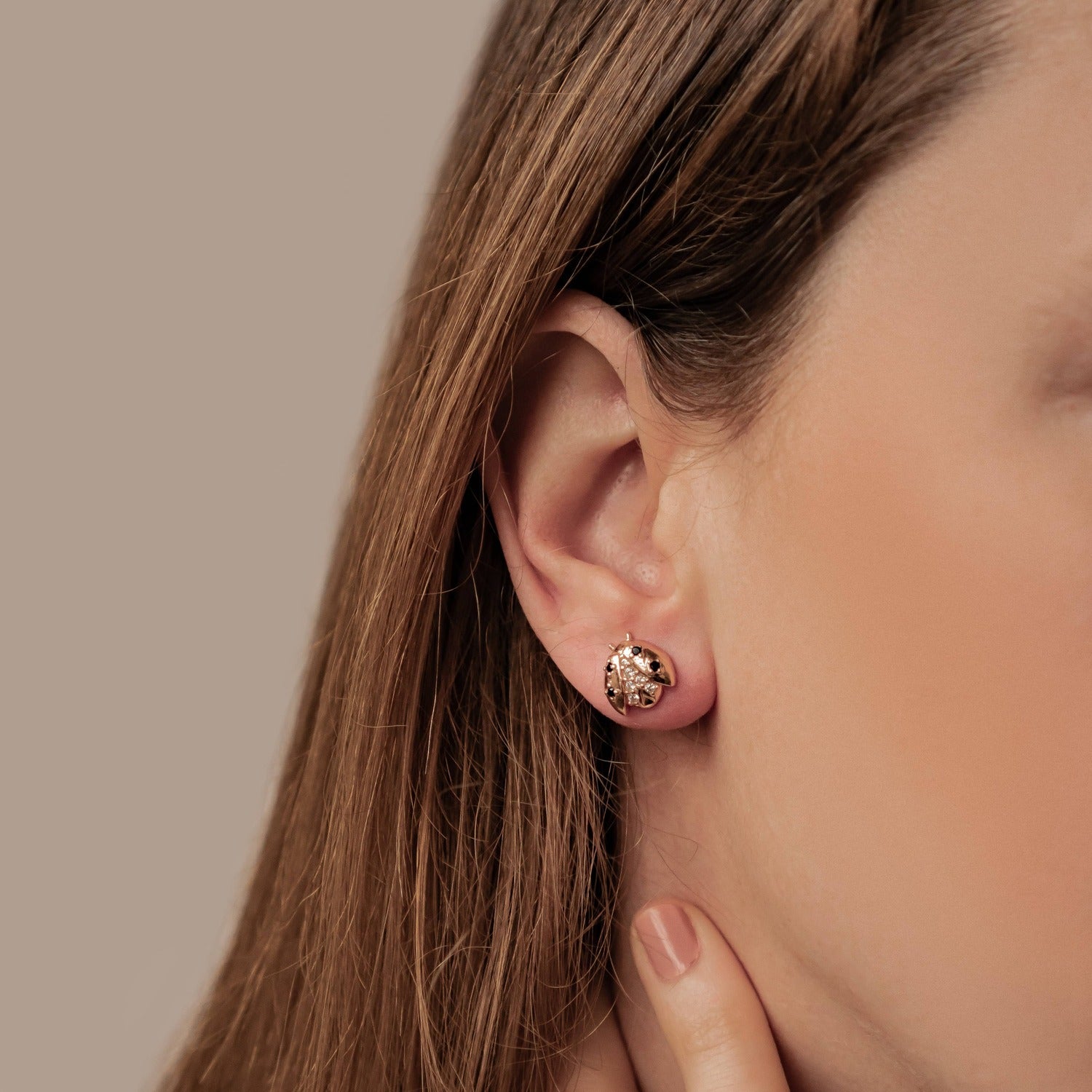 Pendientes Botón Mariquita Afortunada Plata de Ley 925