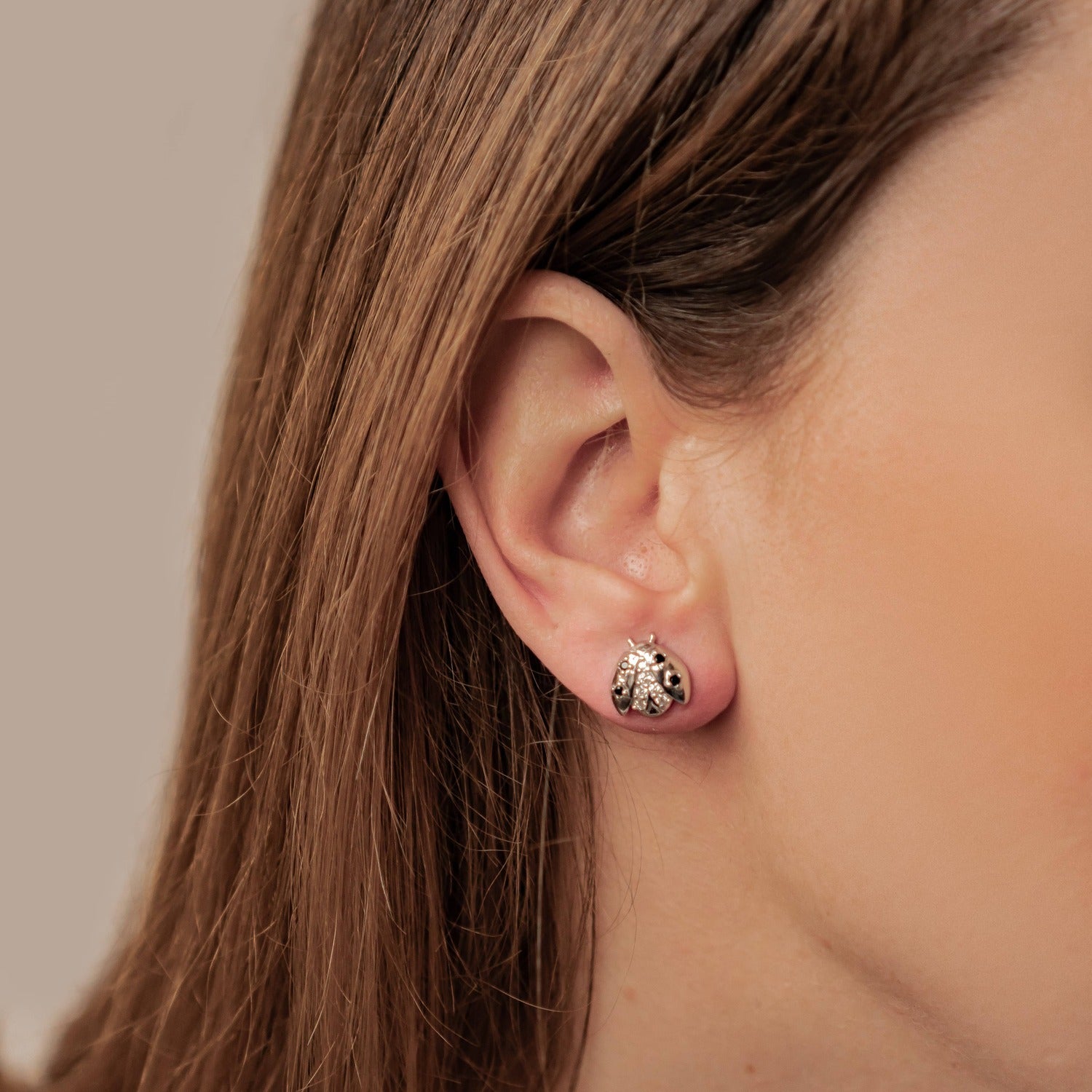 Pendientes Botón Mariquita Afortunada Plata de Ley 925