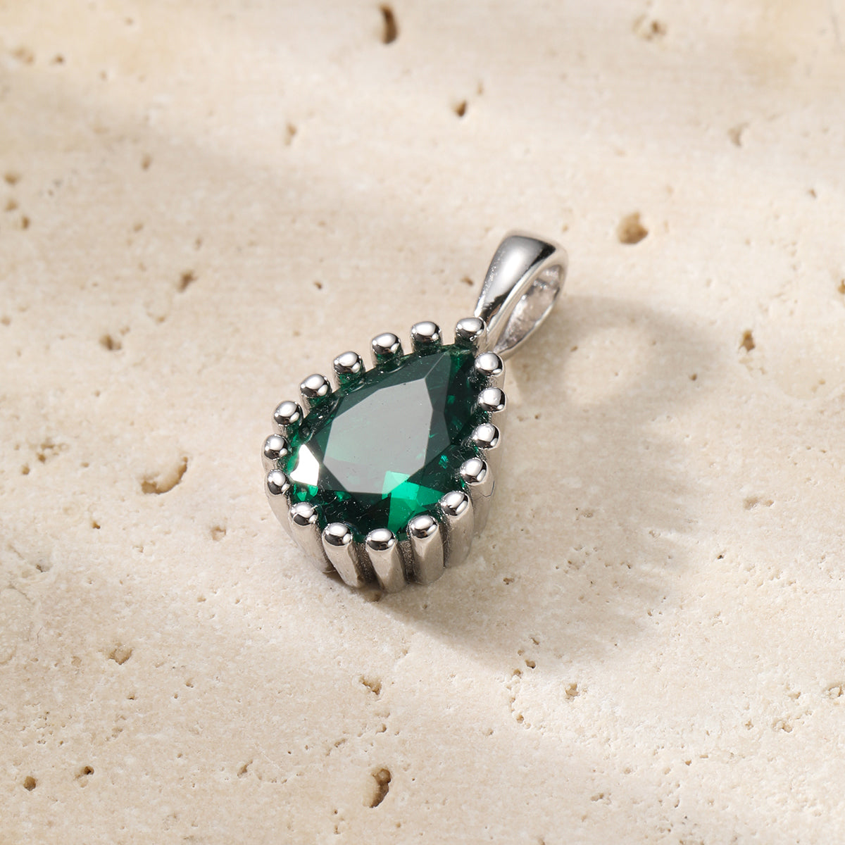 Collar Birthstone Mayo Esmeralda Plata de Ley 925