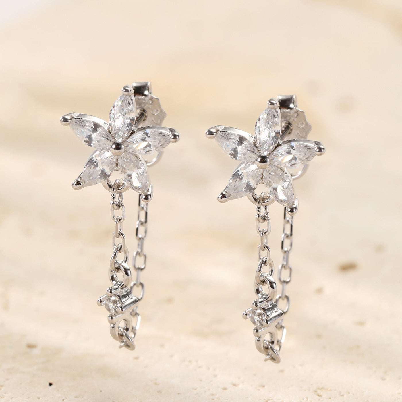 Blüten-Ohrringe mit Ketten – Sterling Silber