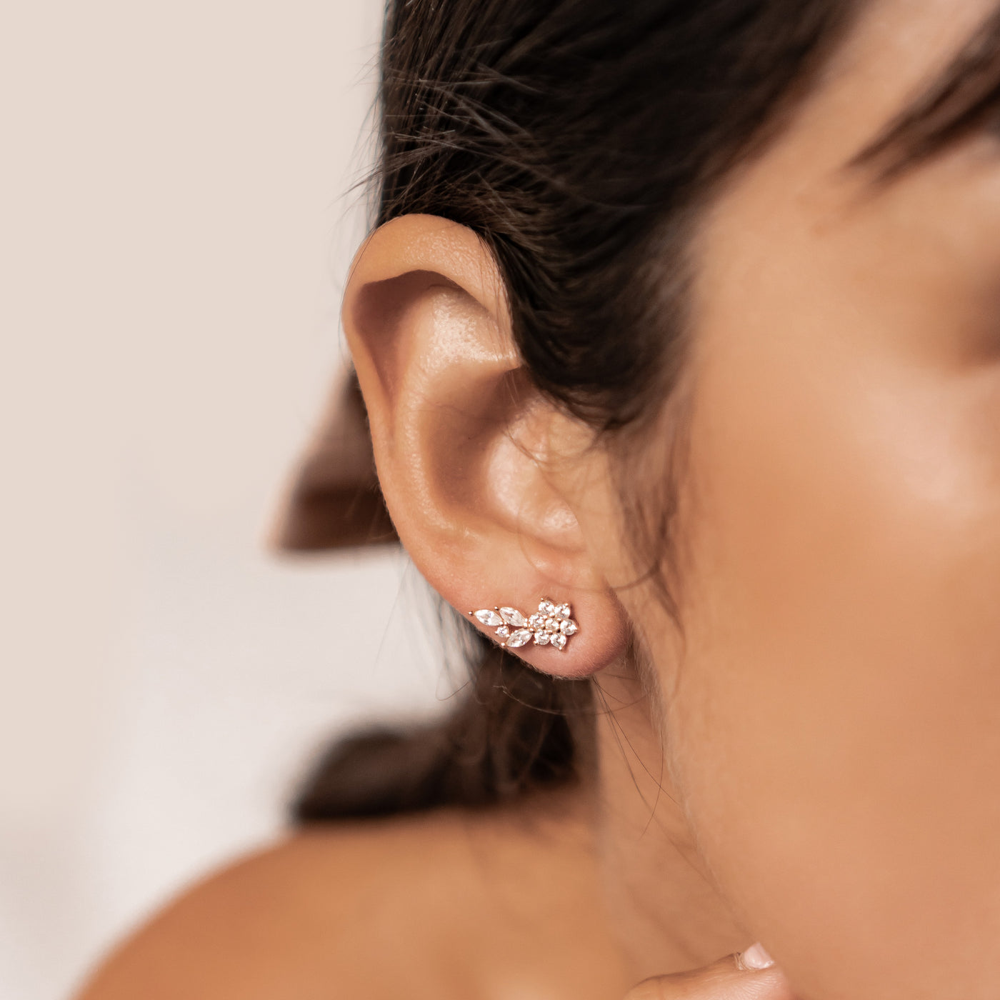 Pendientes Trepadores Pétalo en Plata Ley 925