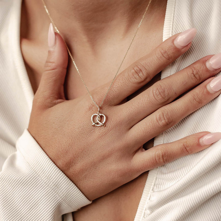 Collier Pendentif Pretzel Or Massif 14 CT