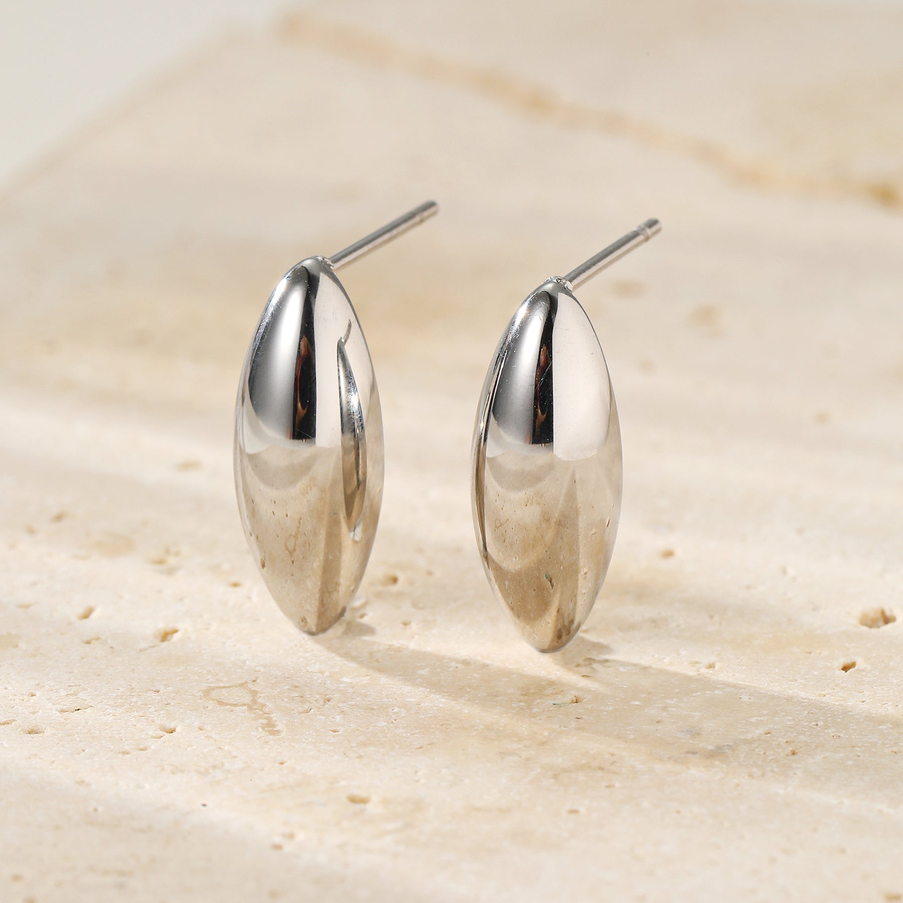 Glänzende Marquise-Ohrstecker – wasserfest