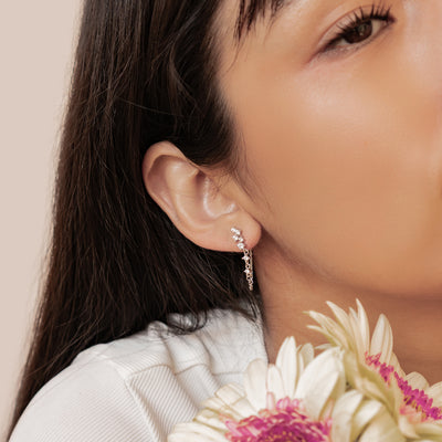 Strahlende Blüten-Ohrringe mit Ketten – Sterling Silber