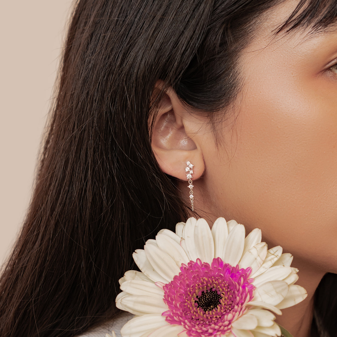 Strahlende Blüten-Ohrringe mit Ketten – Sterling Silber