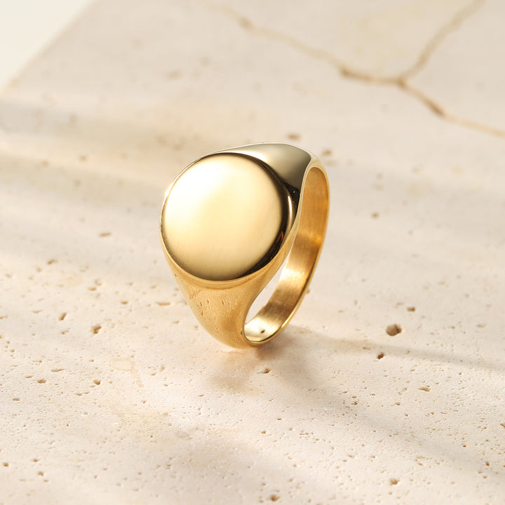 Round signet ring for men in gold stainless steel