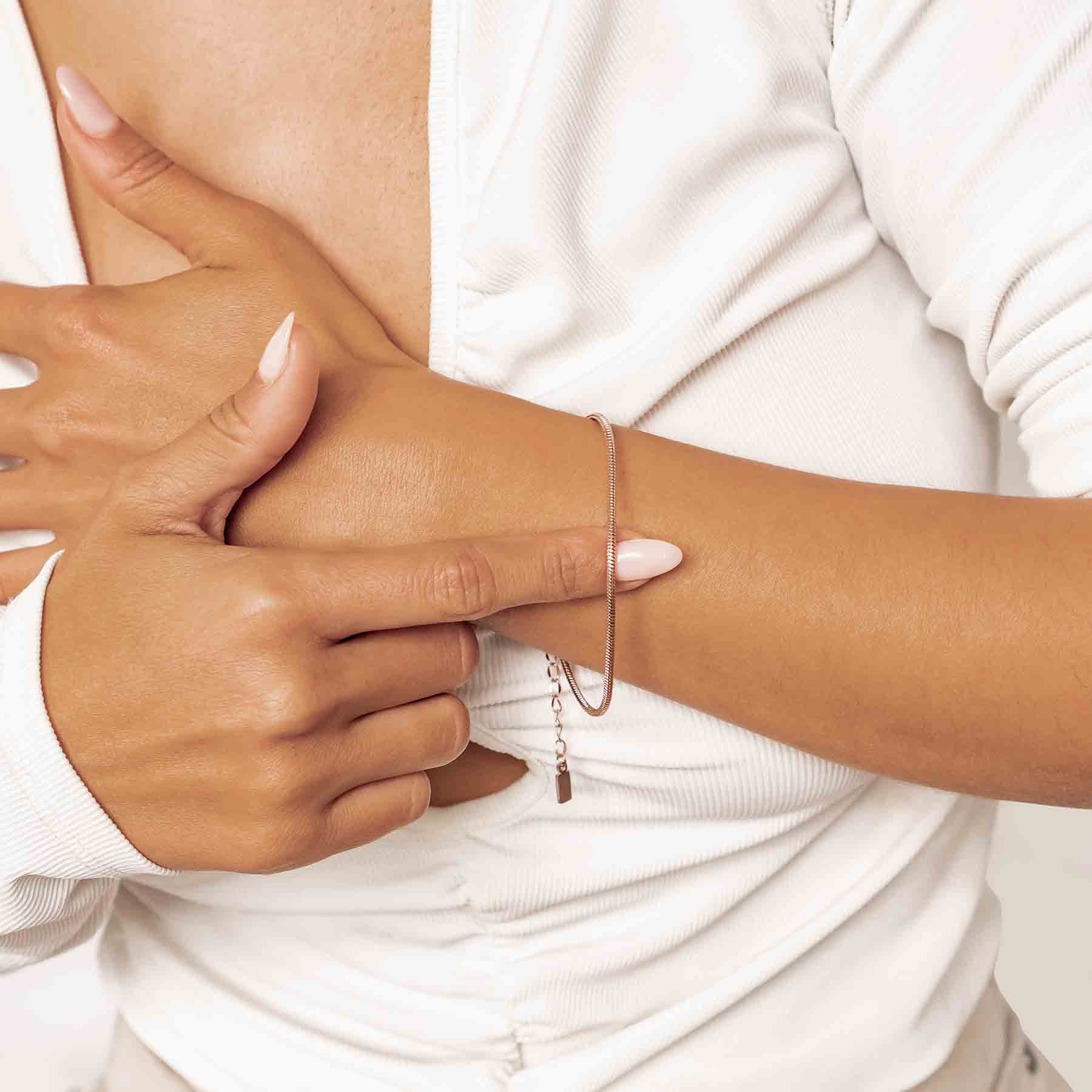 Collar Cadena Serpiente Redonda en Oro Rosa