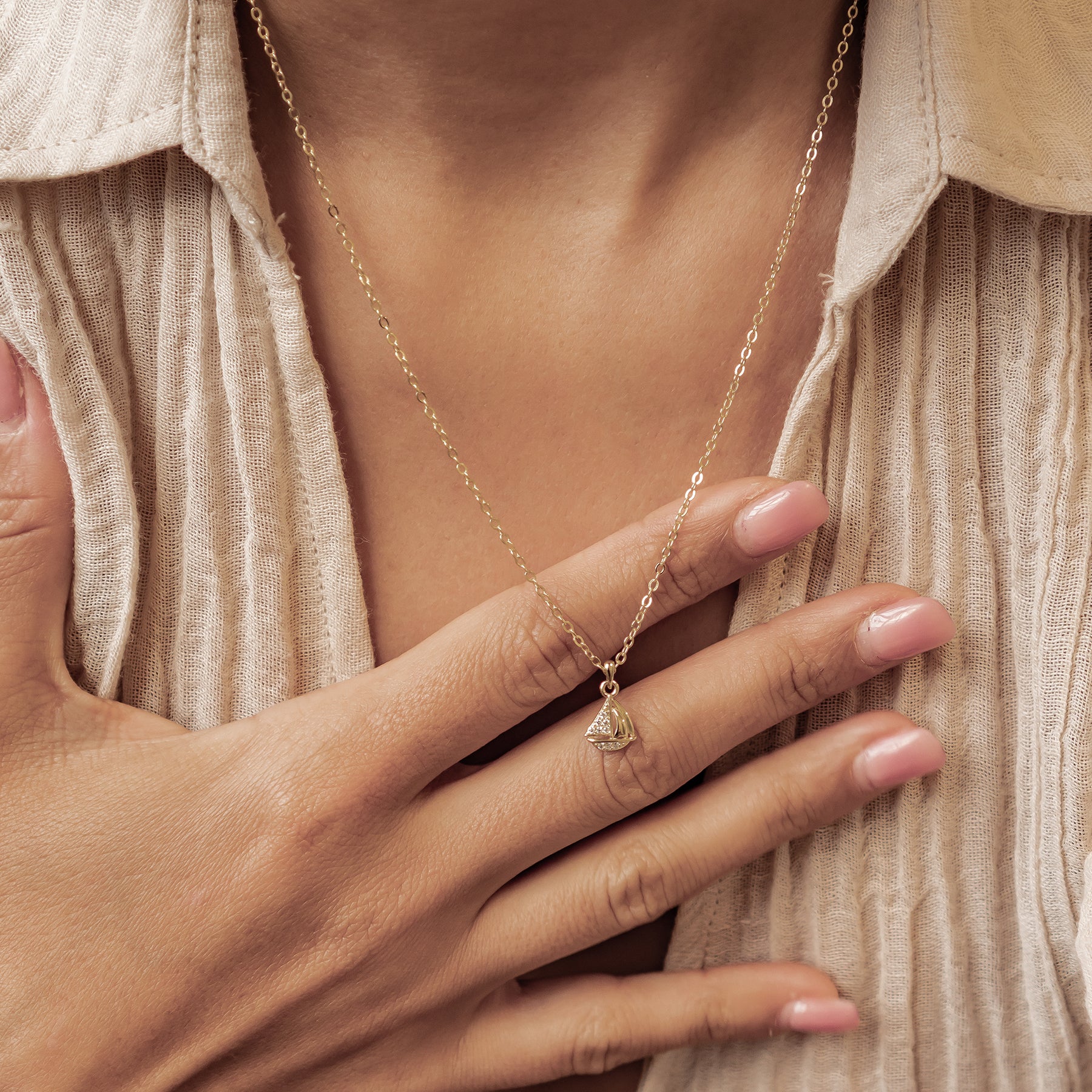 Collier Pendentif Voilier Étincelant en Argent Sterling