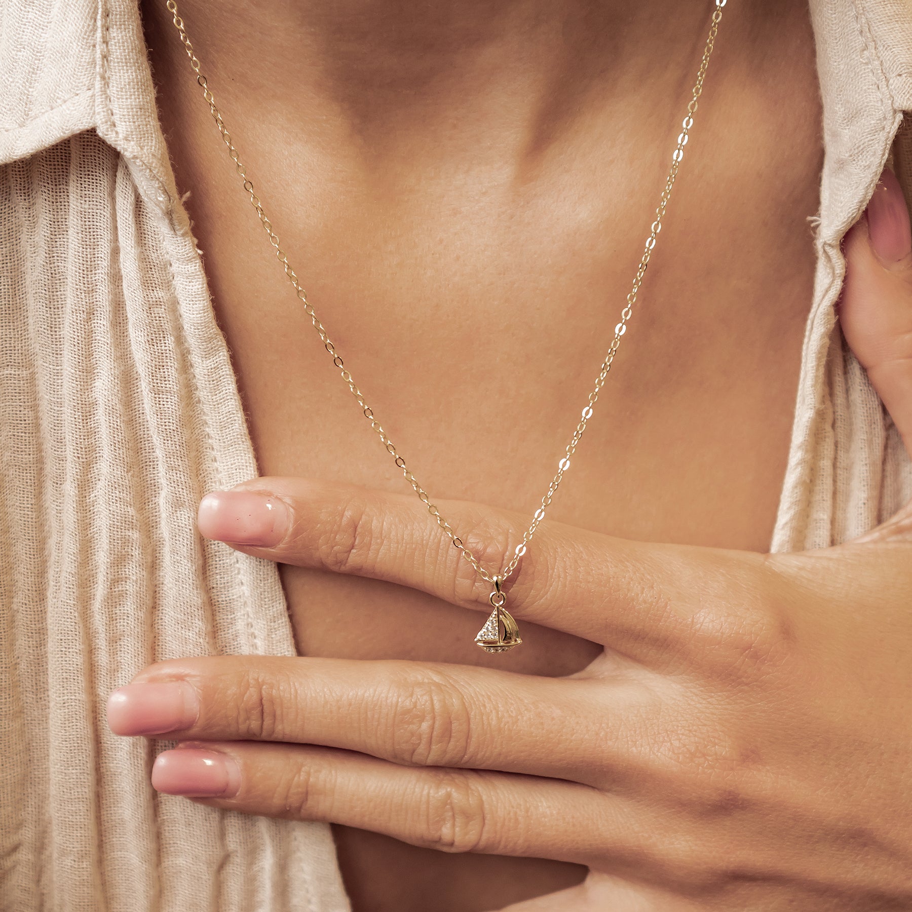 Collier Pendentif Voilier Étincelant en Argent Sterling