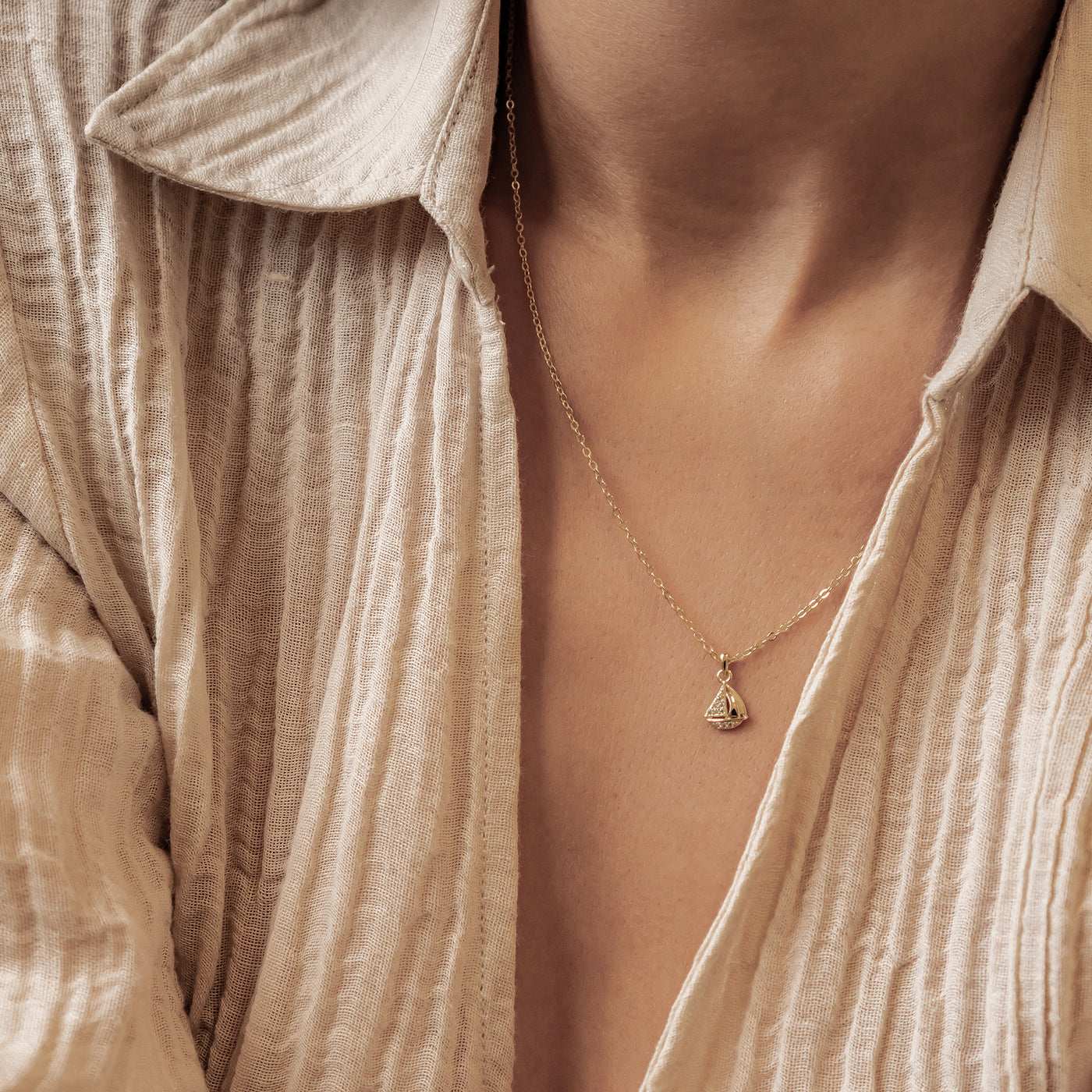 Collier Pendentif Voilier Étincelant en Argent Sterling