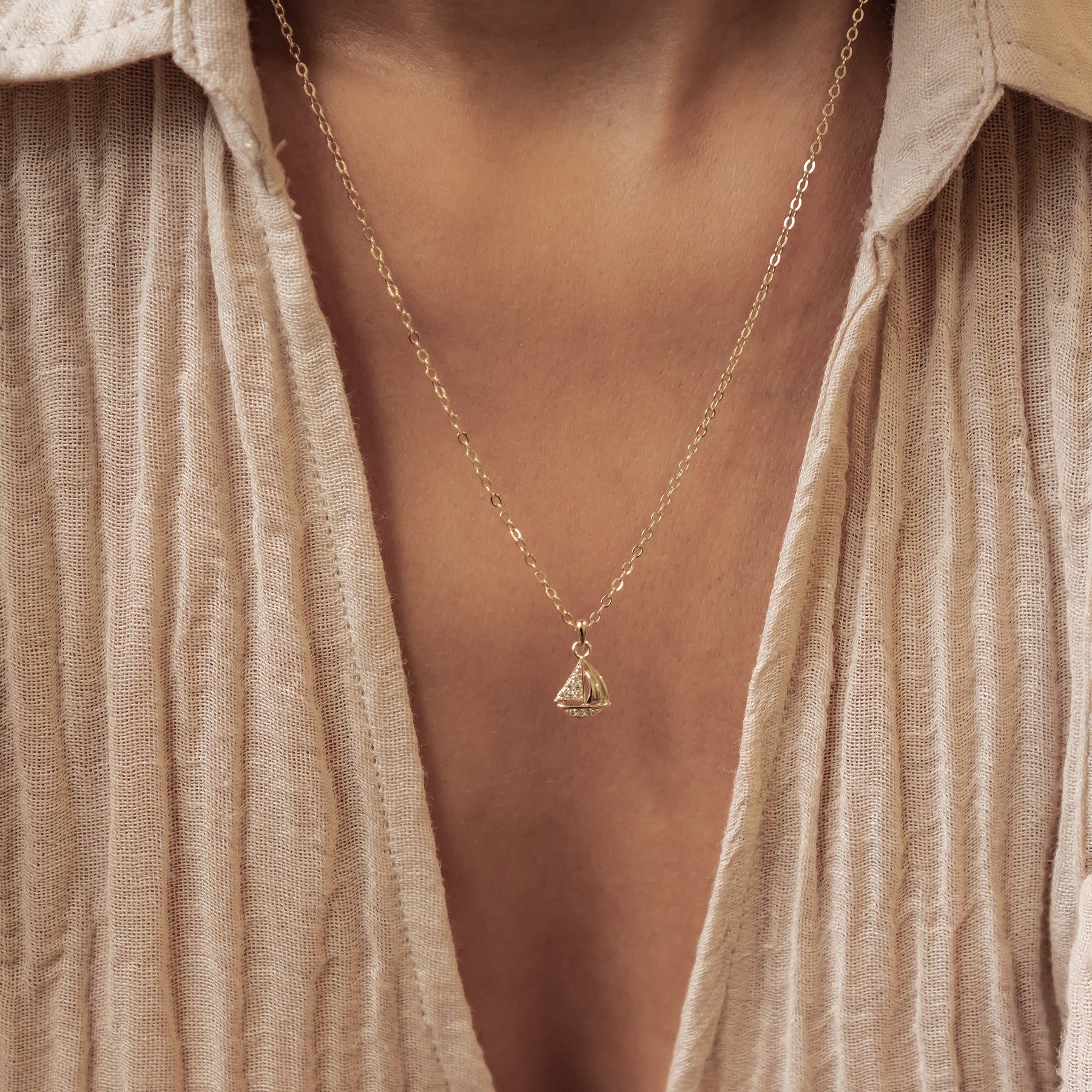 Collier Pendentif Voilier Étincelant en Argent Sterling