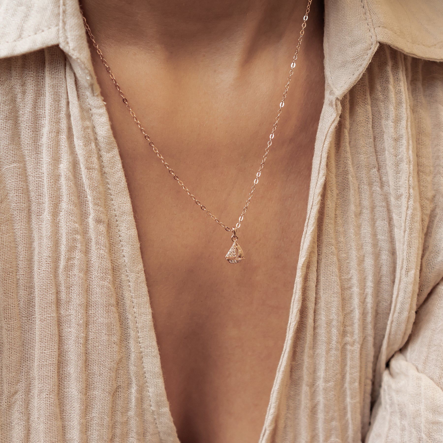 Collier Pendentif Voilier Étincelant en Argent Sterling