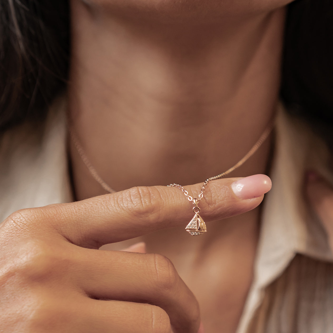 Collier Pendentif Voilier Étincelant en Argent Sterling