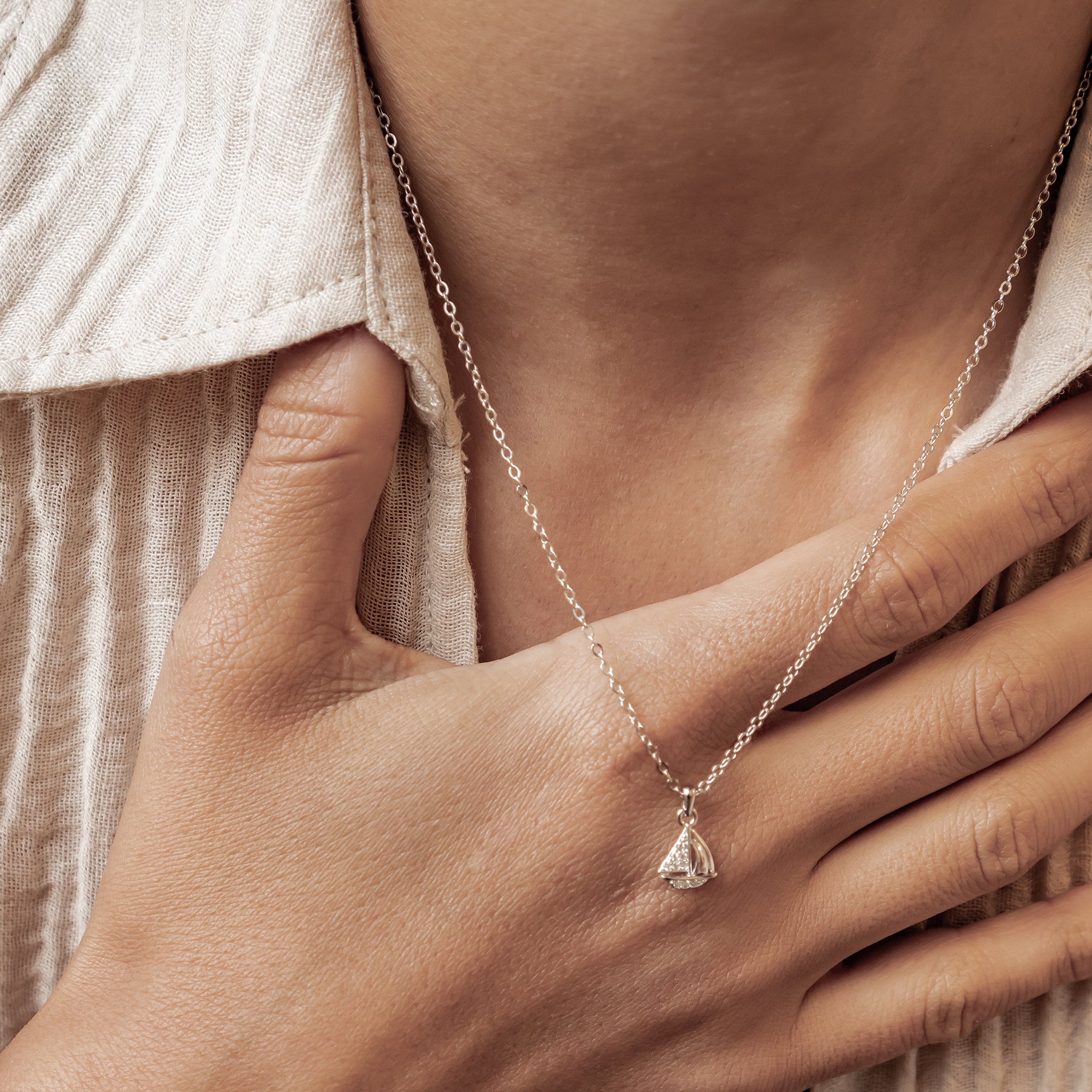 Collier Pendentif Voilier Étincelant en Argent Sterling