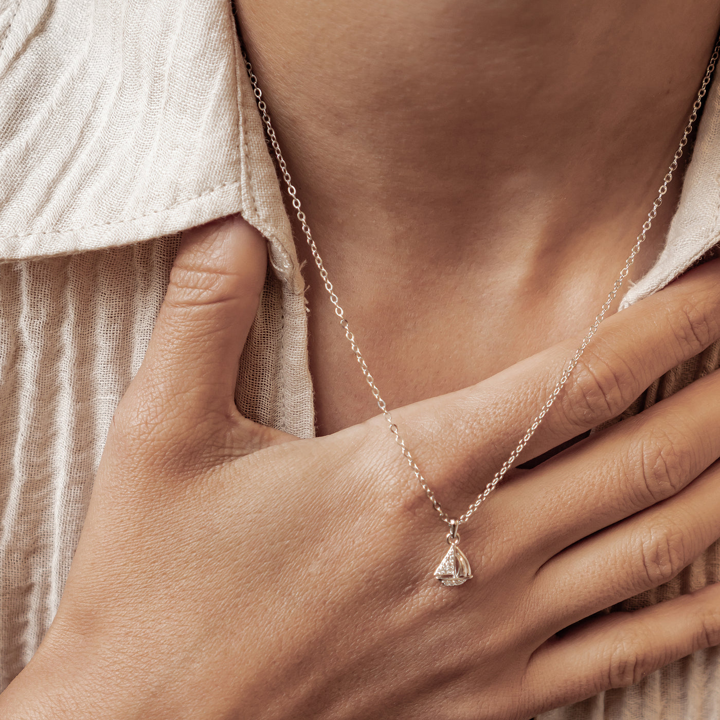 Collier Pendentif Voilier Étincelant en Argent Sterling