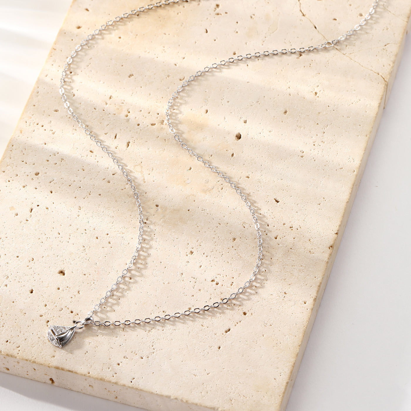Collier Pendentif Voilier Étincelant en Argent Sterling
