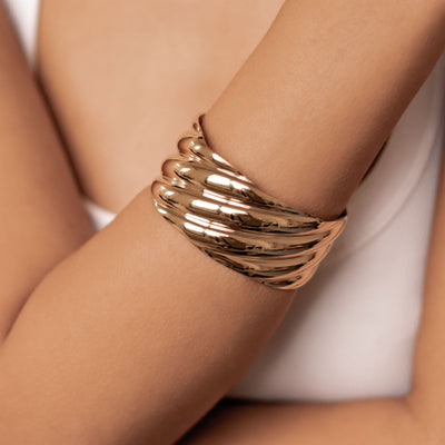 Brazalete Abierto de Remolino Esculpido
