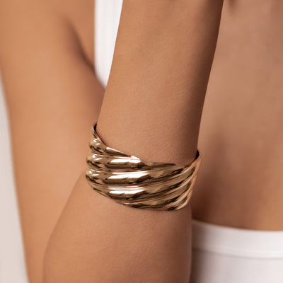 Brazalete Abierto de Remolino Esculpido