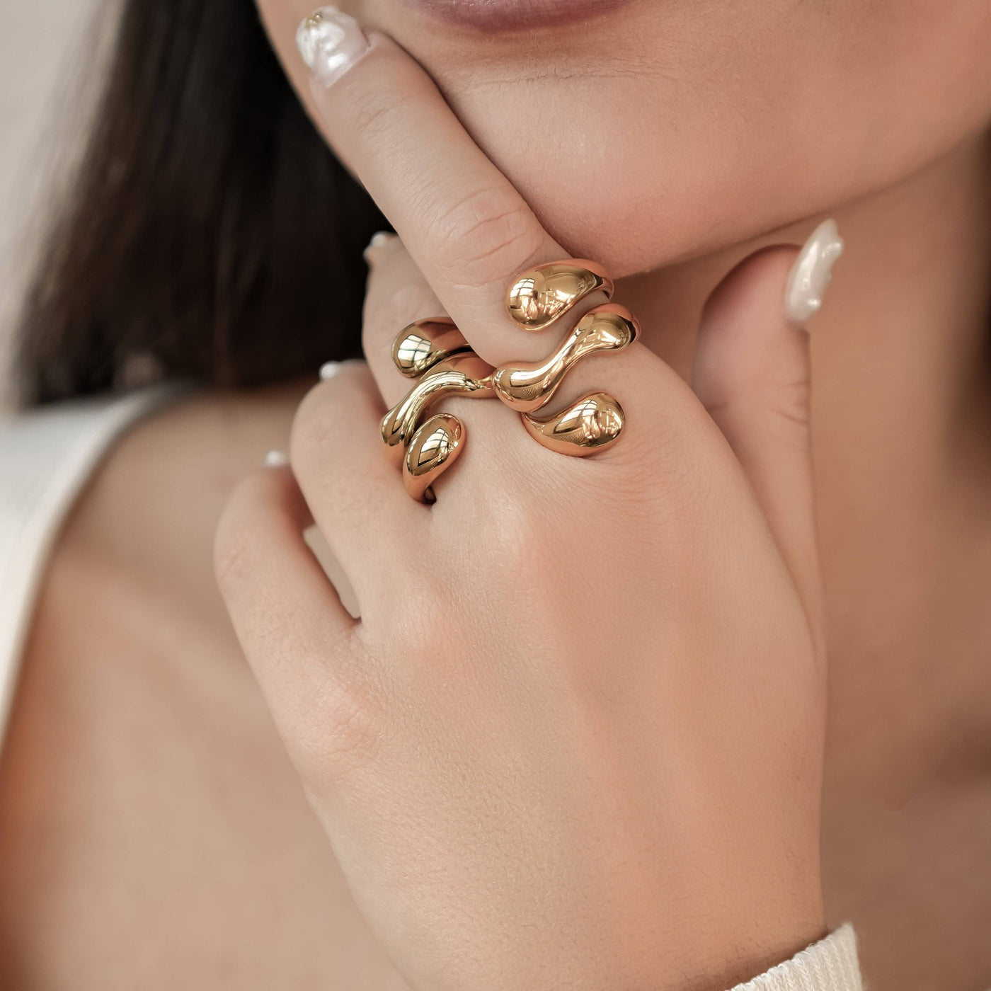 Skulpturaler Wellenring Gold