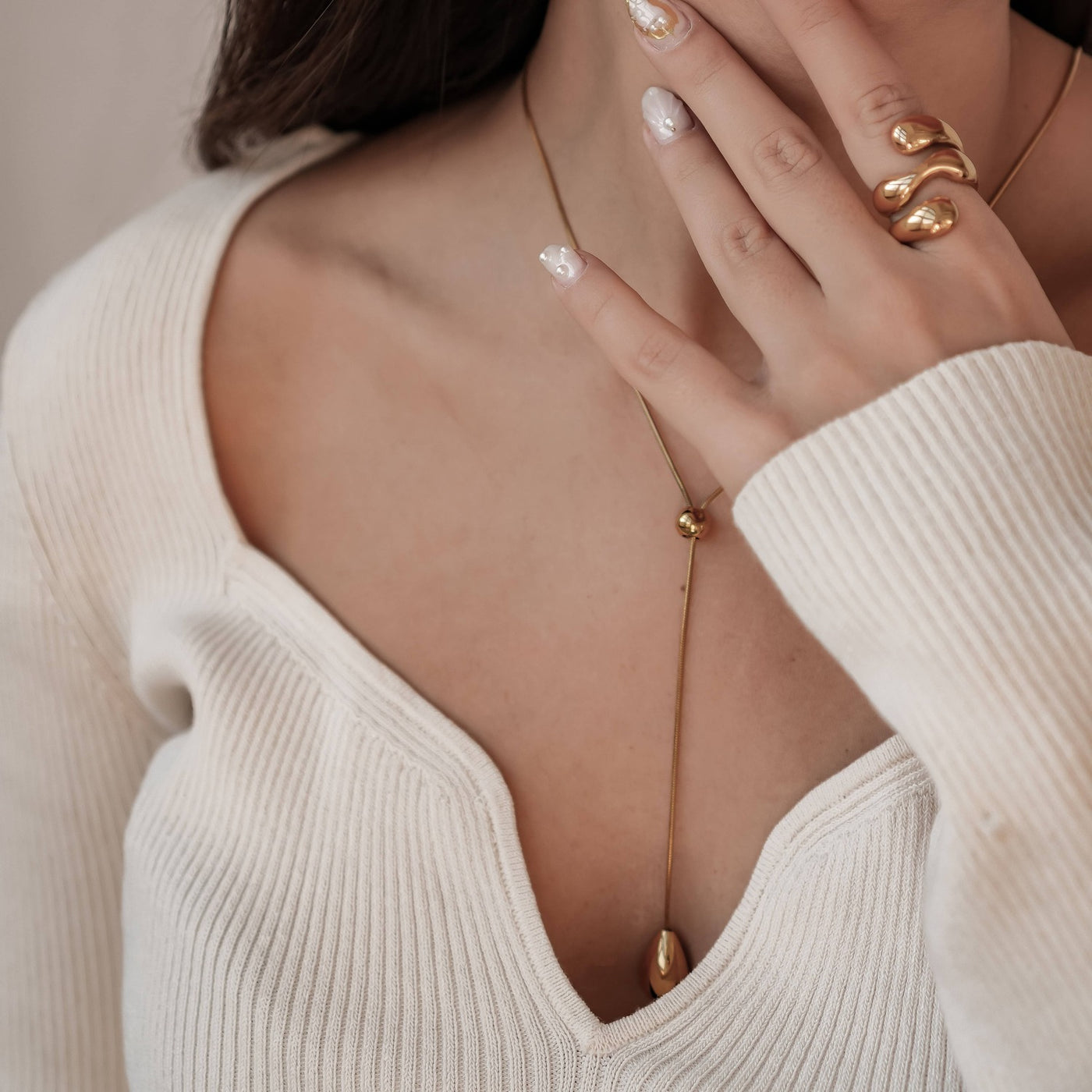 Skulpturaler Wellenring Gold