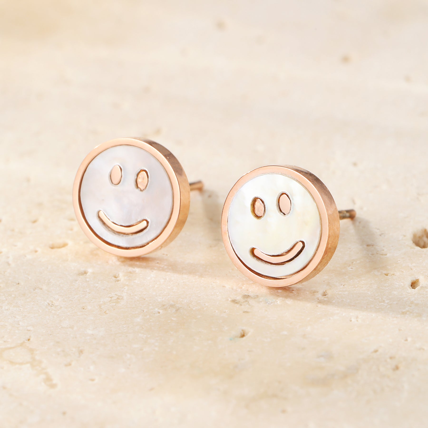 Muschel Smiley Ohrstecker – wasserdicht