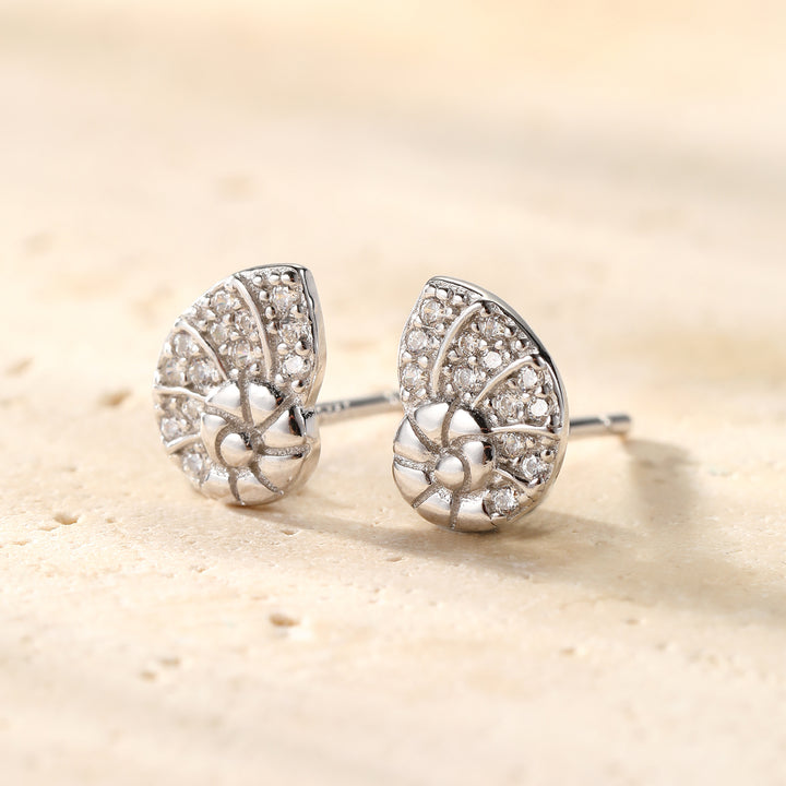 Pendientes Botón Concha Espiral Brillo Plata de Ley 925