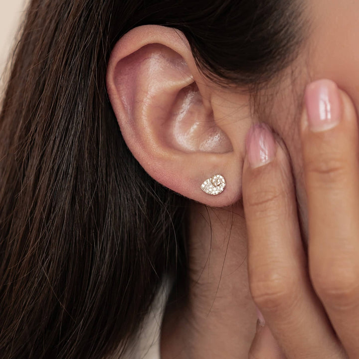 Pendientes Botón Concha Espiral Brillo Plata de Ley 925