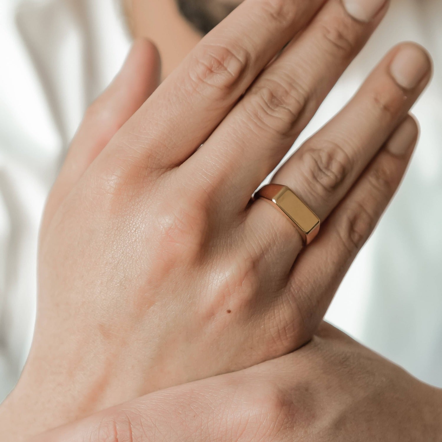 Eleganter Arc-Siegelring aus Edelstahl