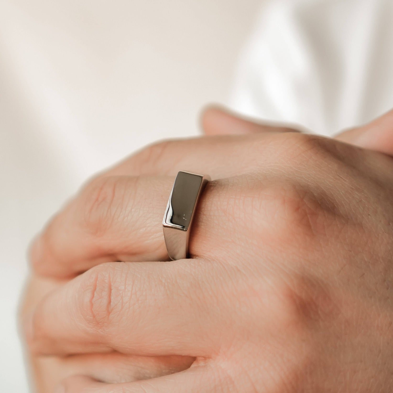 Eleganter Arc-Siegelring aus Edelstahl