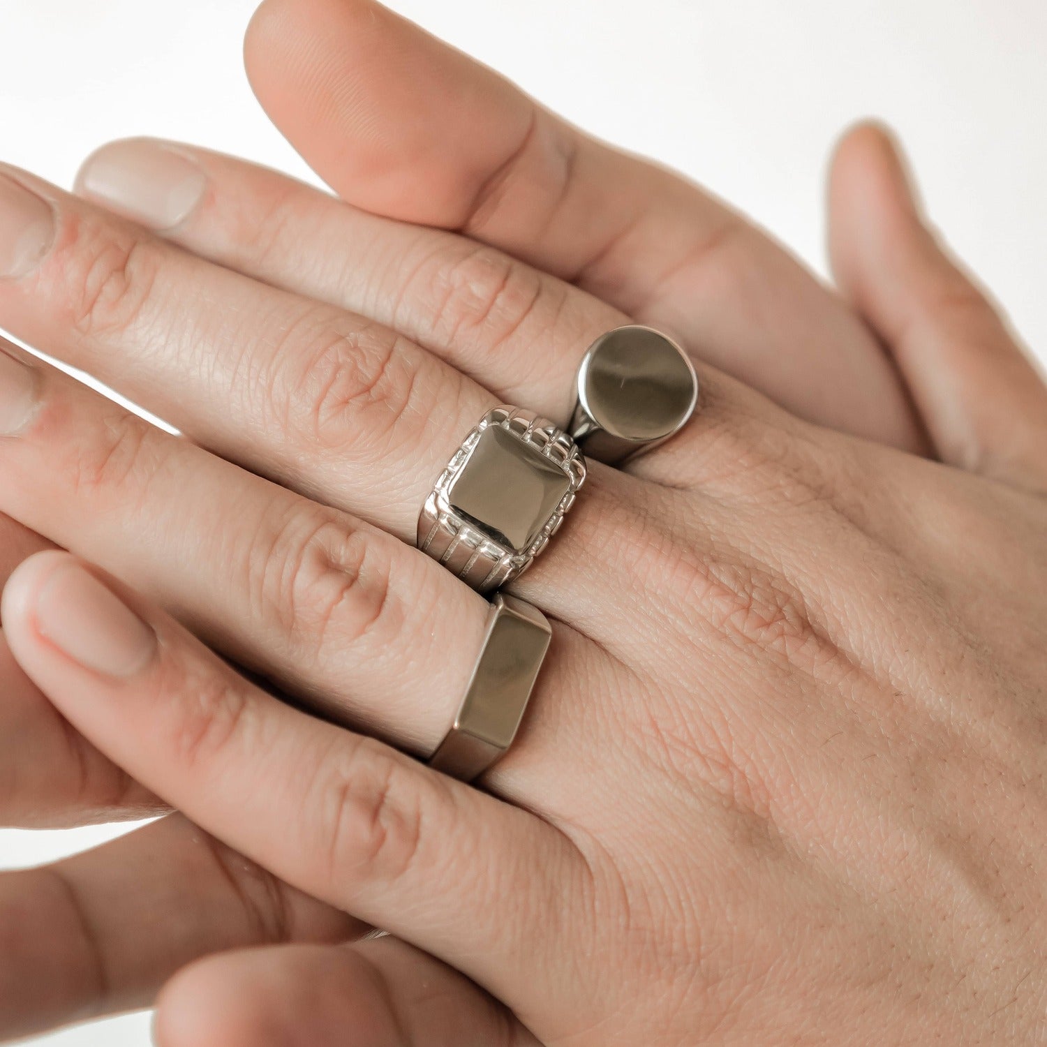 Eleganter Arc-Siegelring aus Edelstahl
