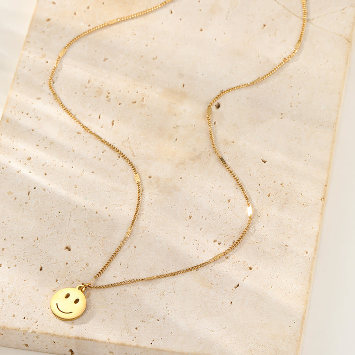 Collier Pendentif Visage Souriant en Or
