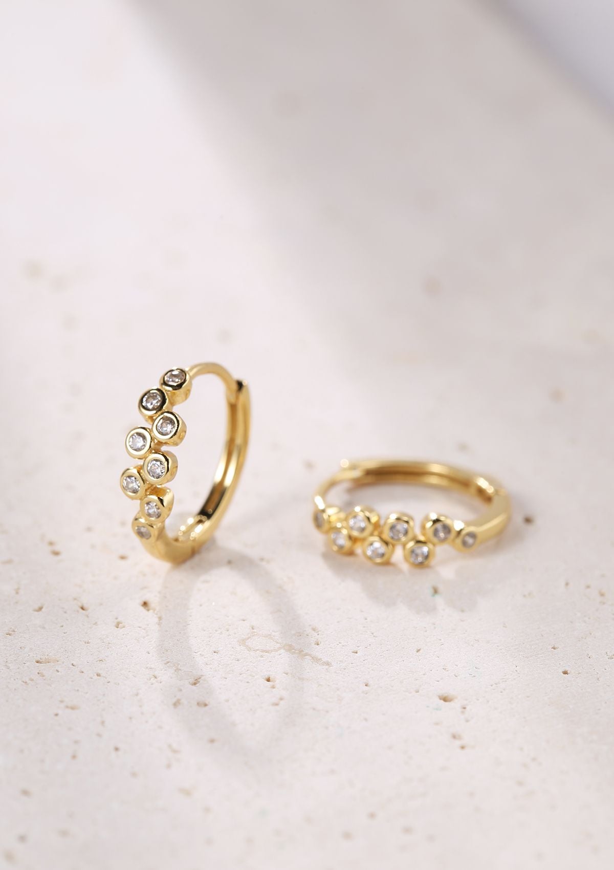Pendientes Huggie Aro Brillo Plata de Ley 925 en Oro